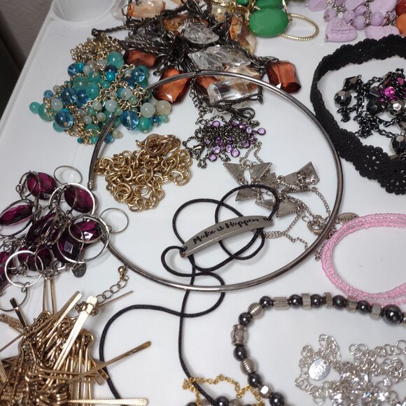 Lot Of Over 50 Necklaces - Picture 13 of 16